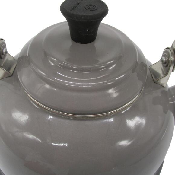 Le Creuset Classic Whistling Tea Kettle Flint Gray New In Box 1.6L / 1.70Qt - Picture 2 of 7